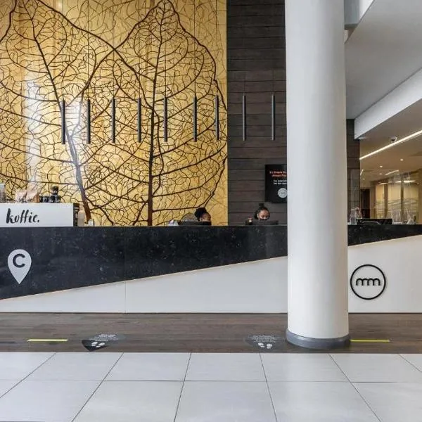 Menlyn Maine Trilogy Apartment 1316 & 1316A, hotel i Pretoria