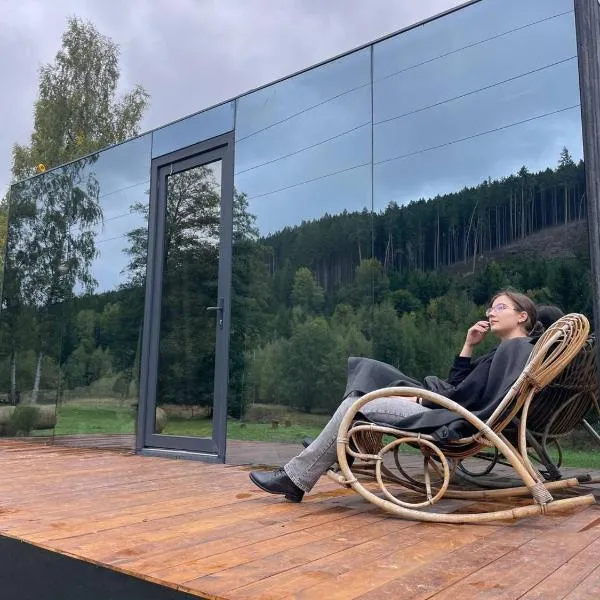 Quiet Anomaly Glamping Forest & Wellness Retreat Adults Only, ξενοδοχείο σε Pirkenhammer