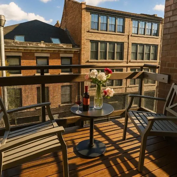 Central Apt With Balcony - Walk to Bars & Stations, ξενοδοχείο στο Λίβερπουλ