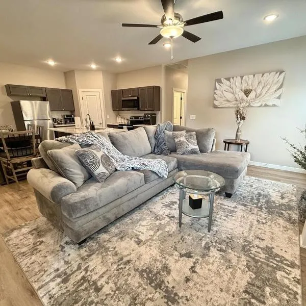 Cozy Modern Haven with Fireplace and Open Kitchen, hôtel à Park City