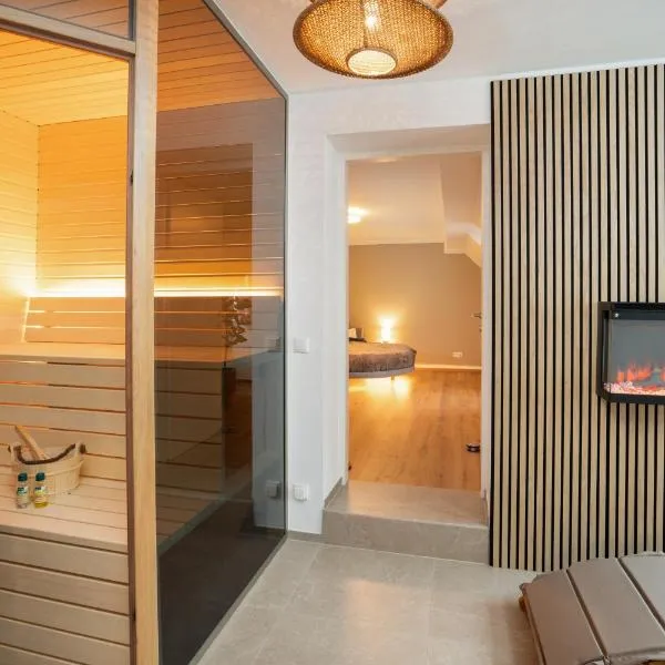 Wellness Retreat for 2 with Private Sauna & Whirlpool - Free Parking, Quiet City Center by HERO HOMES, ξενοδοχείο στο Γκρατς