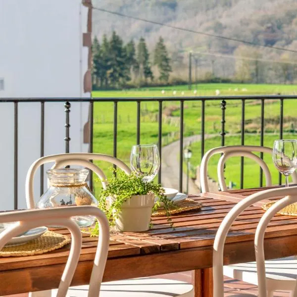 Espaciosa casa rural en pleno corazón del Baztán, hotel in Arizcun