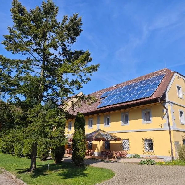Penzion Ráj, hotel di Blíževedly
