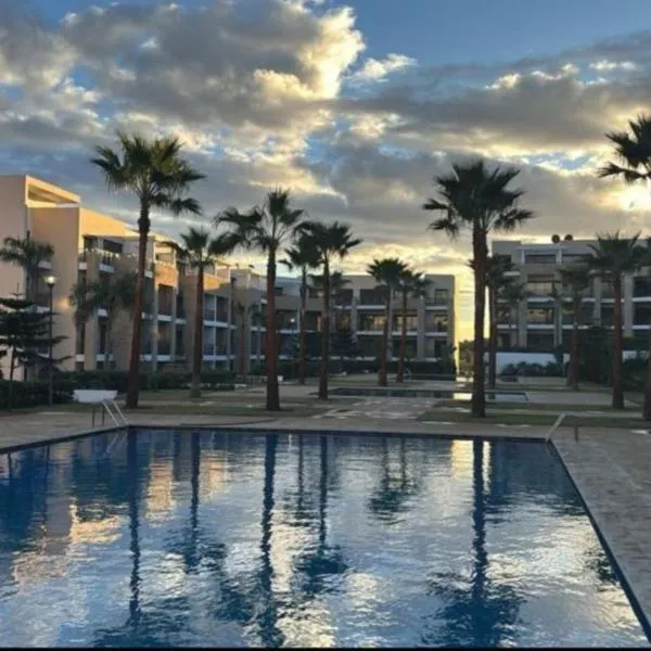Beautiful Prestigia apartment near the beach "Plage Des Nations" Sale Rabat, hotel in Sidi Bouqnadel