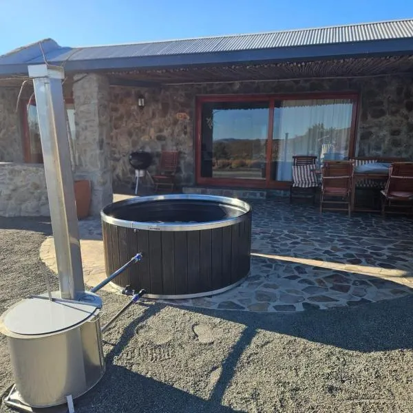 Skoorsteenberg Farm Camping & Accommodation, hotel u gradu 'Tankwa Karoo'