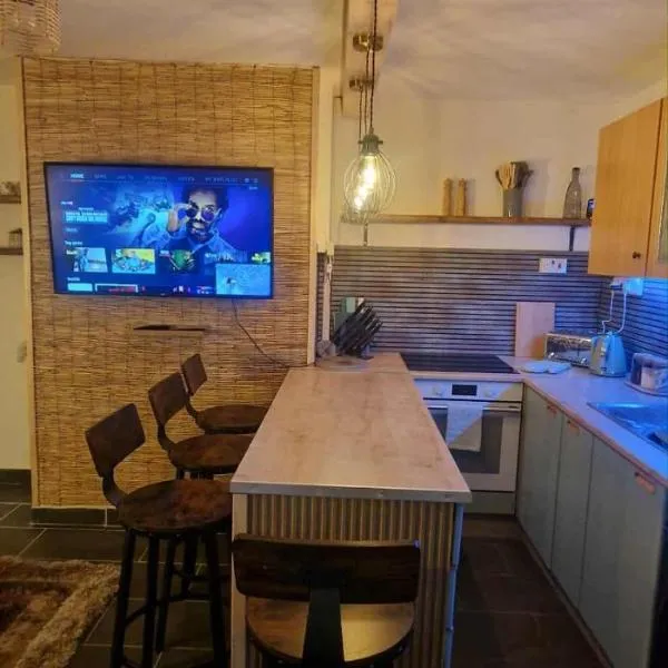 Taff Cottage - Free parking, Fast Wifi, Cosy vibe, hotel in Cardiff