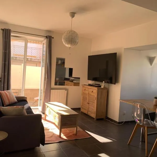 Spacieux appartement idéal séjour pro famille, hotel em Veauche