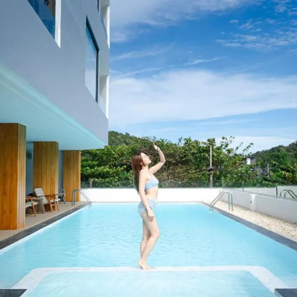 Kokotel Rayong Beachfront, hotel v destinaci Ban Pak Khlong Phe