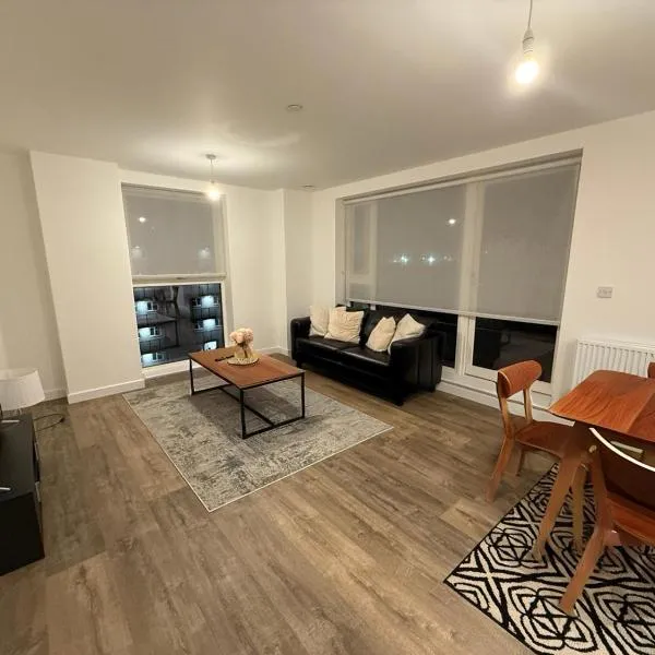 Home stay in London Acton close to central London, hotel u Londonu