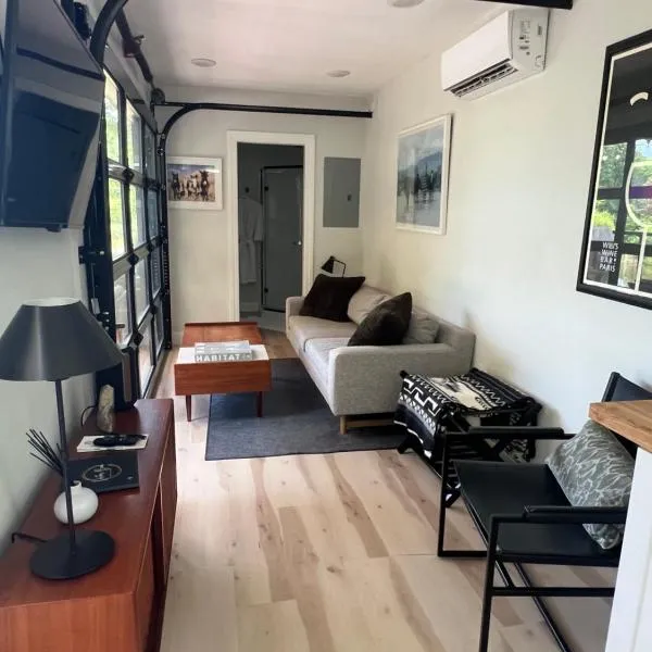 The Hideaway on Tacketts - Shipping Container, ξενοδοχείο σε Hurricane