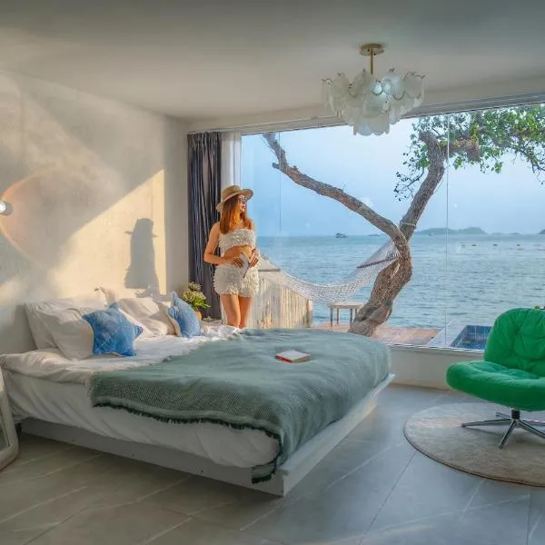 White Beachfront Pool Villa Koh Larn, khách sạn ở Koh Larn