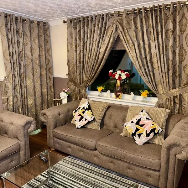 Likewise Modern Two bedrooms Home for 4 in Glasgow Area, ξενοδοχείο σε Pollokshaws