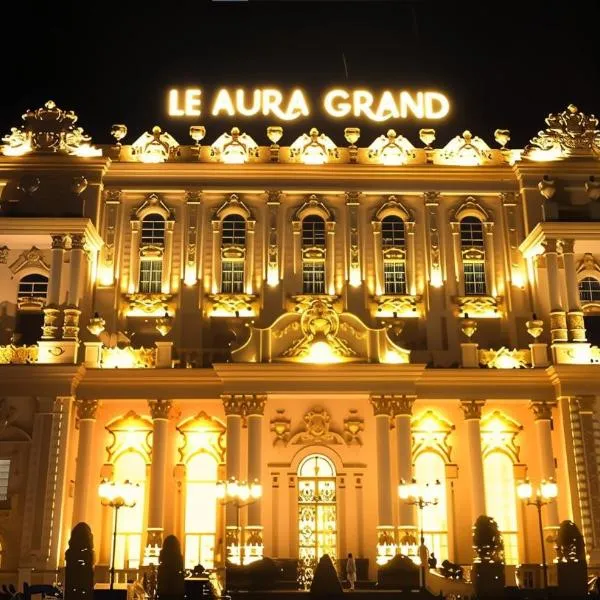 Le Aura Grand - Luxury Smart Hotel in Lahore by Urban Homes、ラホールのホテル