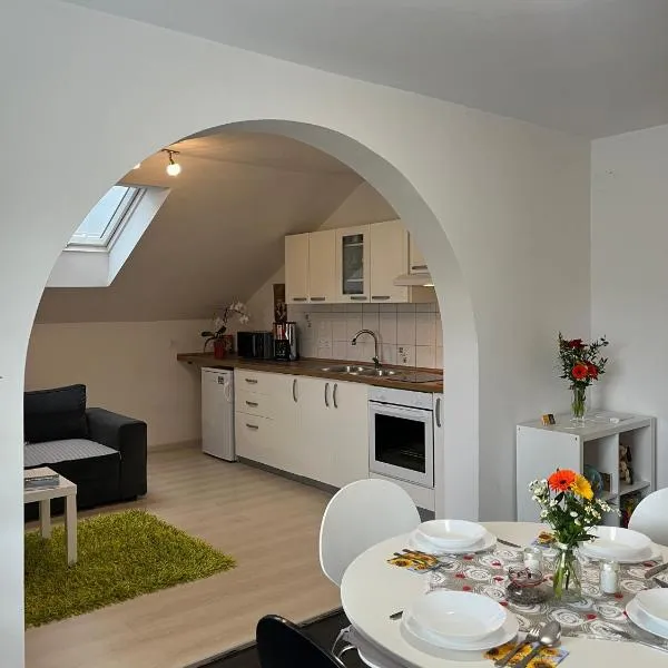 Apartments Bukor with seasonal pool, hôtel à Lukovica pri Domžalah