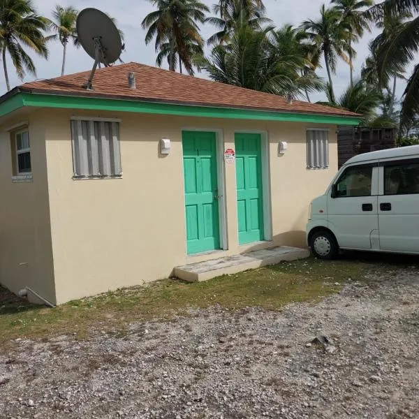 Long Bay, Beach House, khách sạn ở Black Point