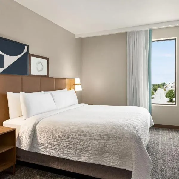 Staybridge Suites Boston - Burlington by IHG, khách sạn ở Burlington