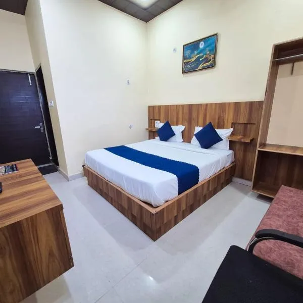 Hotel RK Residency Near Prem Mandir & bankey bihari temple # budget hotel near iskon temple free parking couple friendly hotel in vrindavan, hotel em Vrindāvan