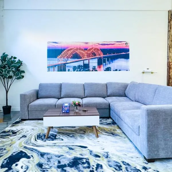 Viesnīca The Stallion #103 - Walk to Attractions - Modern 2BD Loft in Downtown with Patio pilsētā Memfisa