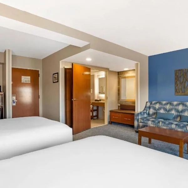 Comfort Suites near Birkdale Village- Huntersville, hotelli kohteessa Huntersville