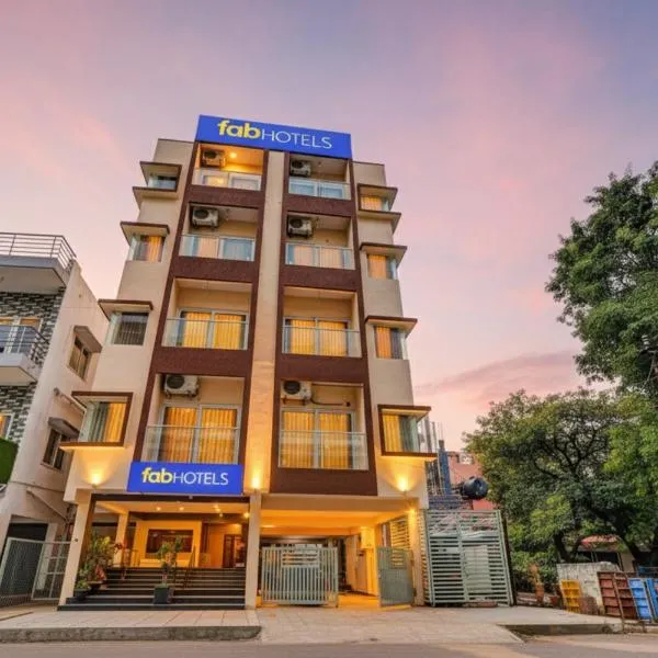 FabExpress Kings Suites, hotel in Bengaluru