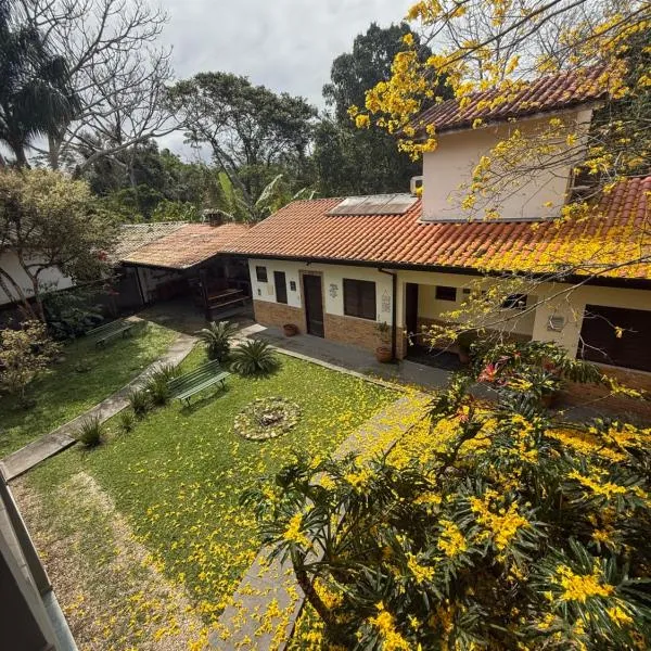 Pousada Bahan Suites privativas - ideal para Casais, ξενοδοχείο σε Ubatuba