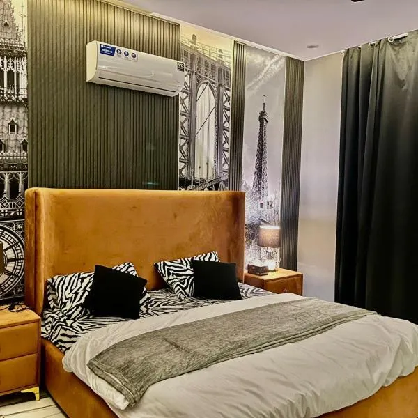 Asnb Residence 1BHK - F1، فندق في ملتان