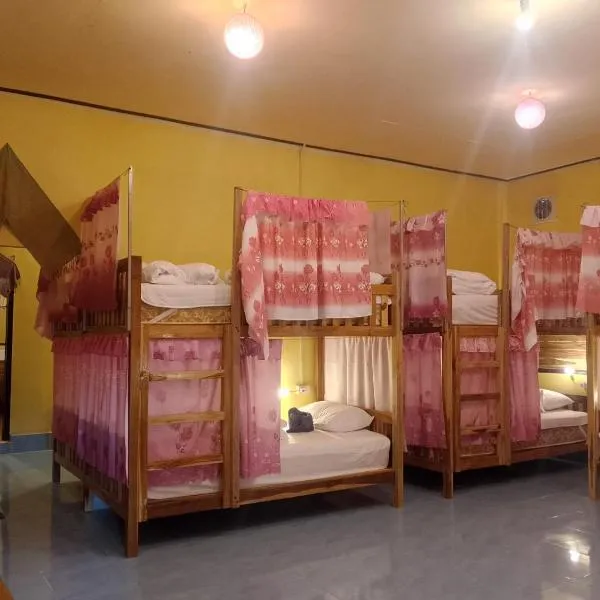 Emily Dormitory Hostel, hotel in Nongkhiaw