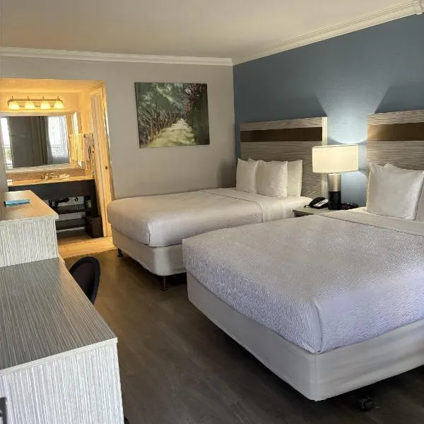 Best Western InnSuites Phoenix Hotel & Suites, отель в Финиксе