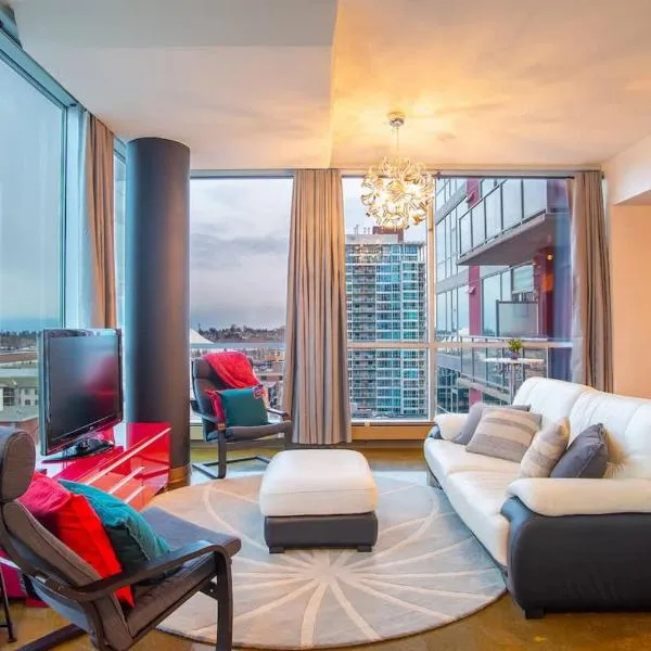 Modern Beltline Escape Sky-High Views DT Views, hotel in Calgary
