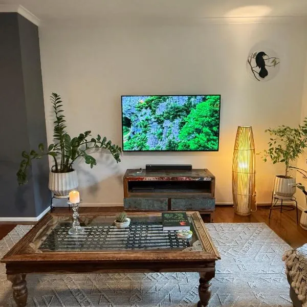 Boongala - Central 3BR pet friendly family home, ξενοδοχείο σε Maroochydore