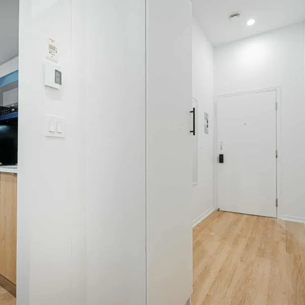 Beautiful 3 person 2 Beds Studio with parking near downtown Montreal, hotel v Montrealu