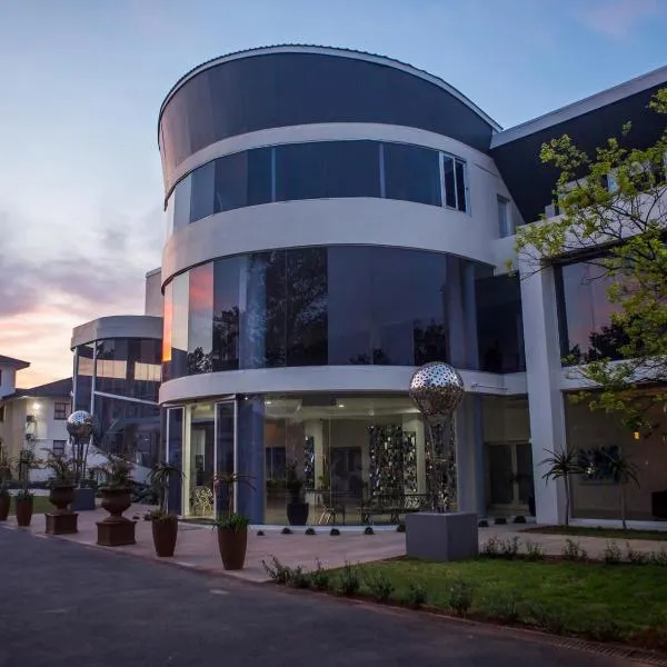 ANEW Hotel & Convention Centre OR Tambo Johannesburg、ベノニのホテル