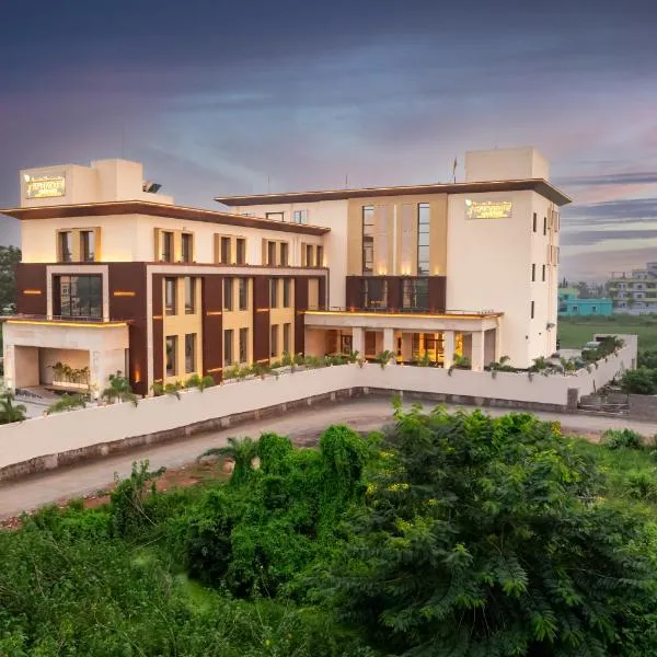 Krishna's courtyard Hotel & Convention, Hotel in Urāli