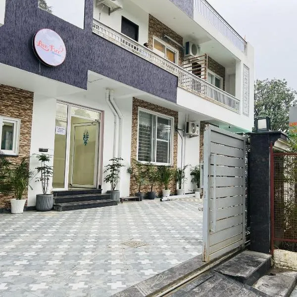 Live Free Hostel Dehradun, hotel in Dehradun