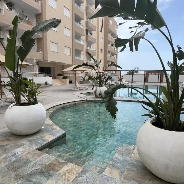 chott meriem avec terrasse sur la mer, hotel en Chott Meriem