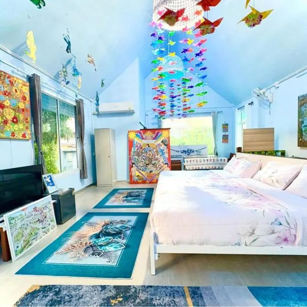 Setthisin Art Boutique House,Iconsiam,BTS Thonburi, hôtel à Godown