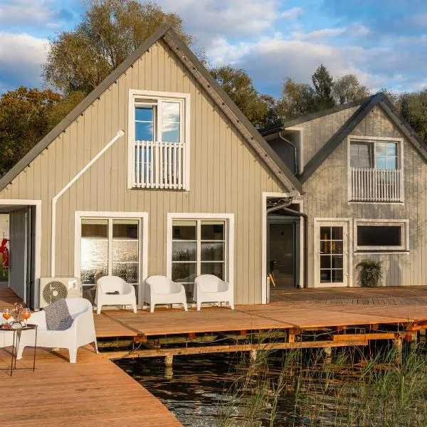 Namelis ant vandens "Giliaus namelis", hotell sihtkohas Tytuvėnai