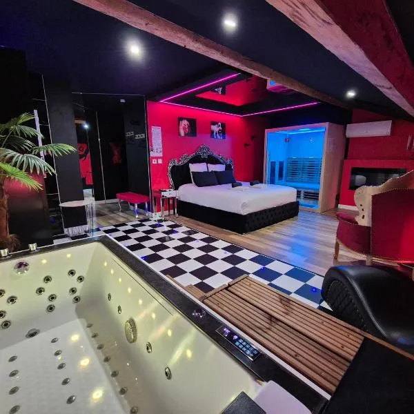 L'Interdit Suite Luxe Romantique Spa Balneo Sauna Hammam, hotel en Serrières