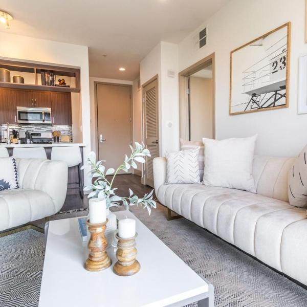 Trendy 2BD 2BTH Apt steps from Downtown Santa Monica!, Los Ángeles