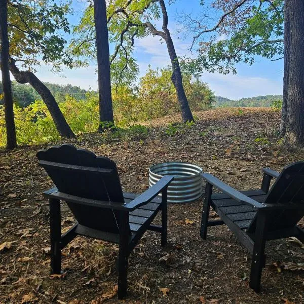 The Hocking Hills Store Campsite #3, hotell Loganis