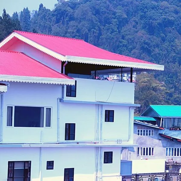 Staynest Continetal With parking Near Mg Marg, hotel di Gangtok