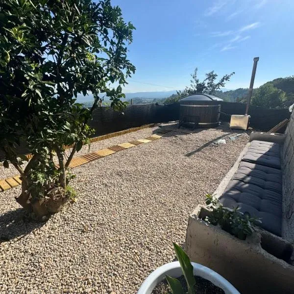 Casa en la montaña con jacuzzi exterior y piscina, Hotel in Alcántara de Júcar