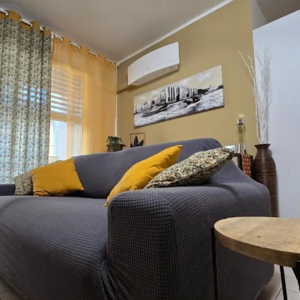 VARESE PRIME - Feel at home, right in the heart of Varese - Stylish and large Apartment, Air Conditioning, 2 Baths, 2 Parking, City Centre, Villa Esengrini Montalbano, hotel in Varese