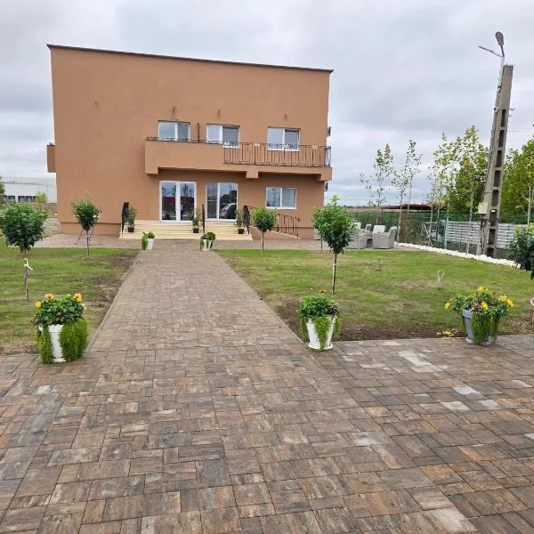 FLORA Garden Relax, hotel a Filiaşi