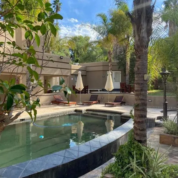 Oudtshoorn Guest House, hotel in Oudtshoorn