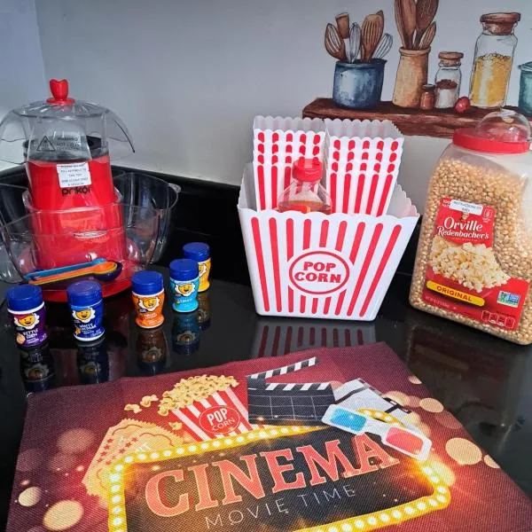 Fun Home in Pocono with Gameroom-Firpit-BBQ Grill-TV and AC in all rooms, hotel in Tobyhanna