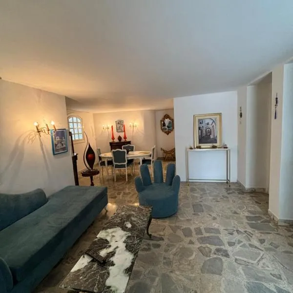 La chambre dorée avec jardin privé, hotel v mestu Dar Salah Bey