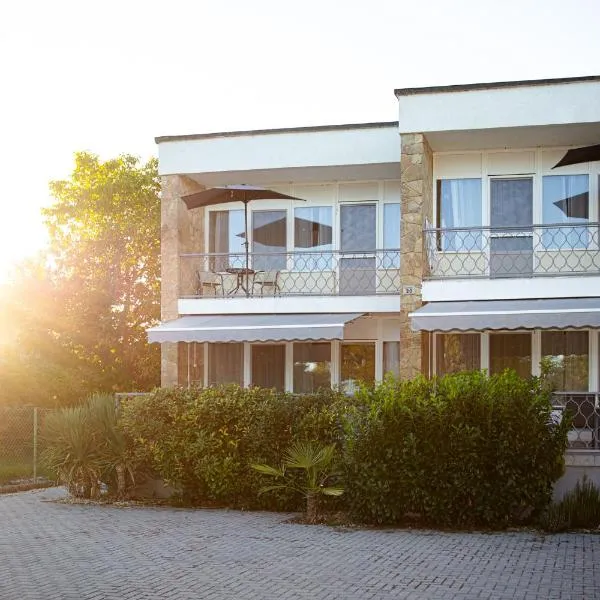 Harmónia apartman, hotel v destinaci Zánka
