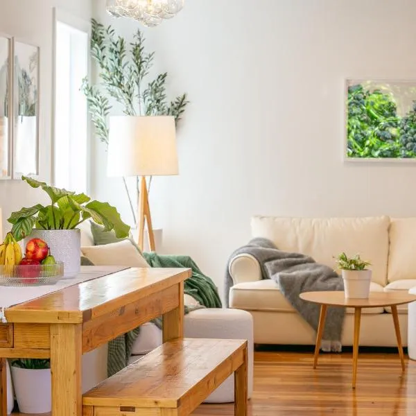 Leafy Wadestown Retreat Near CBD, Stadium, Ferry and Free Double Garage, hotel v destinaci Wellington