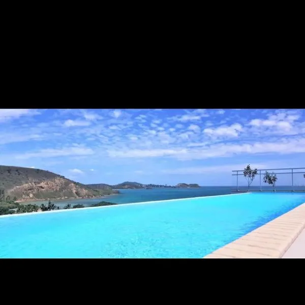 F3 entier de standing tout équipé vue mer, piscine partagée et parking souterrain，努美阿的飯店